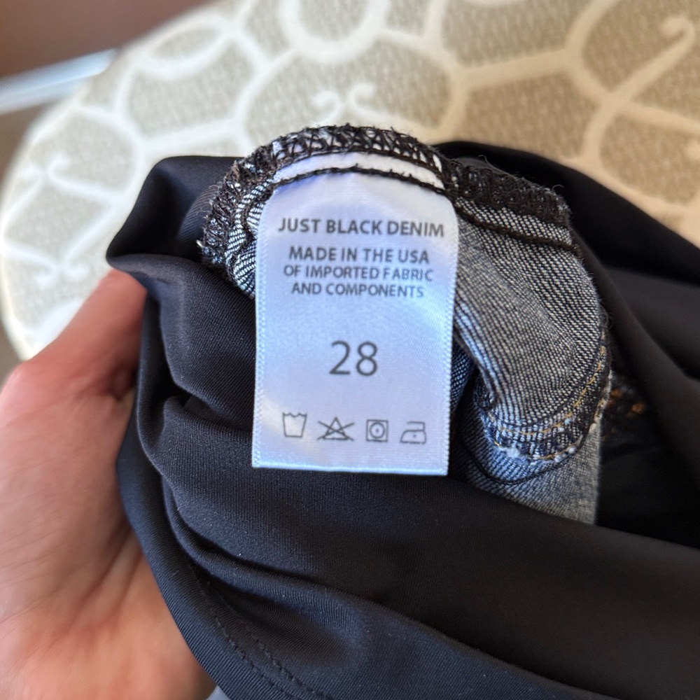 Just Black Denim Maternity Jean Shorts, Size 28 - Picture 4 of 4